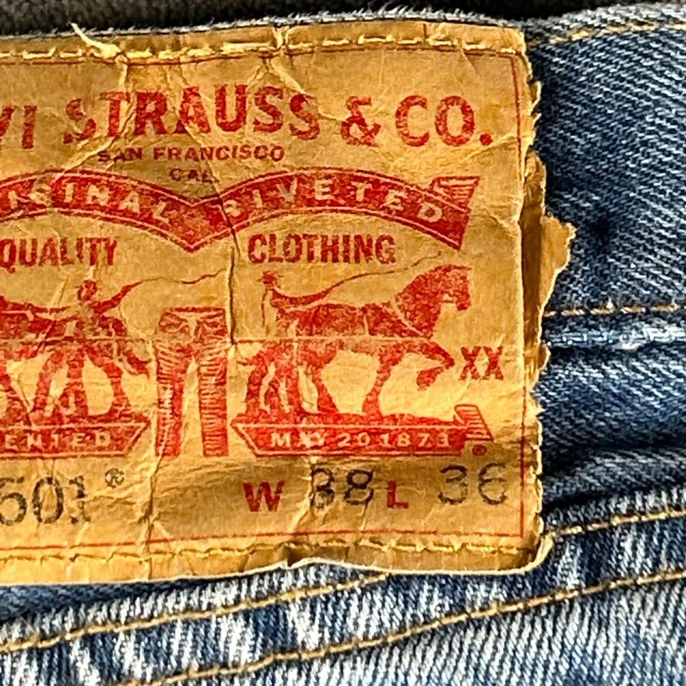 Levis 501 Straight Fit Jeans Mens 38x36 Light Wash Blue Denim Button Fly Classic